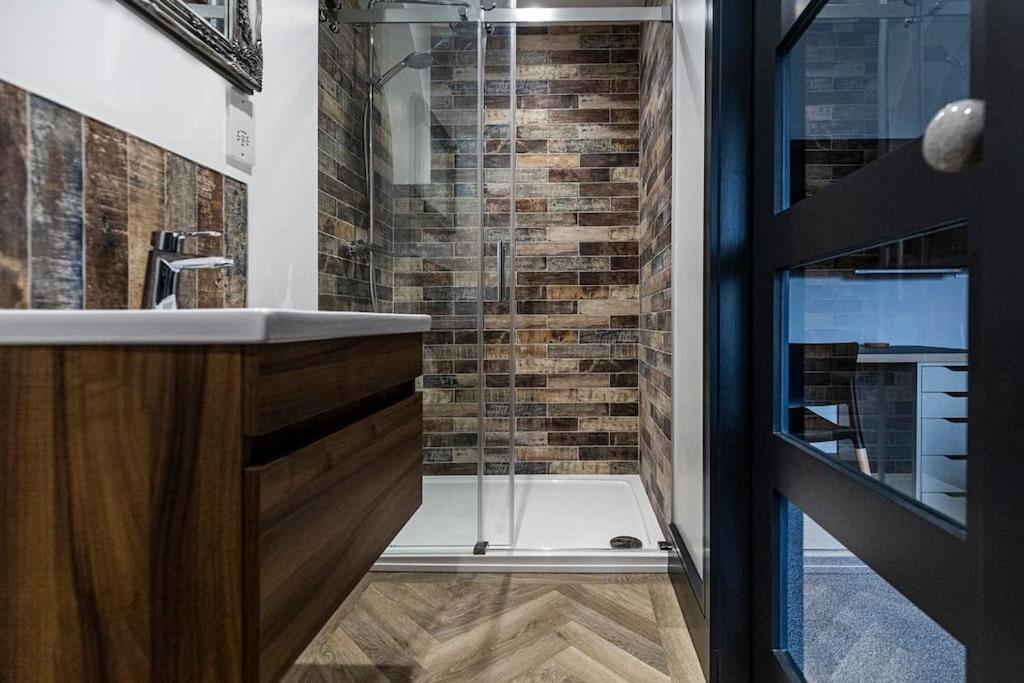 Bootique House - Luxury Group Accommodation In 웨이크필드 외부 사진