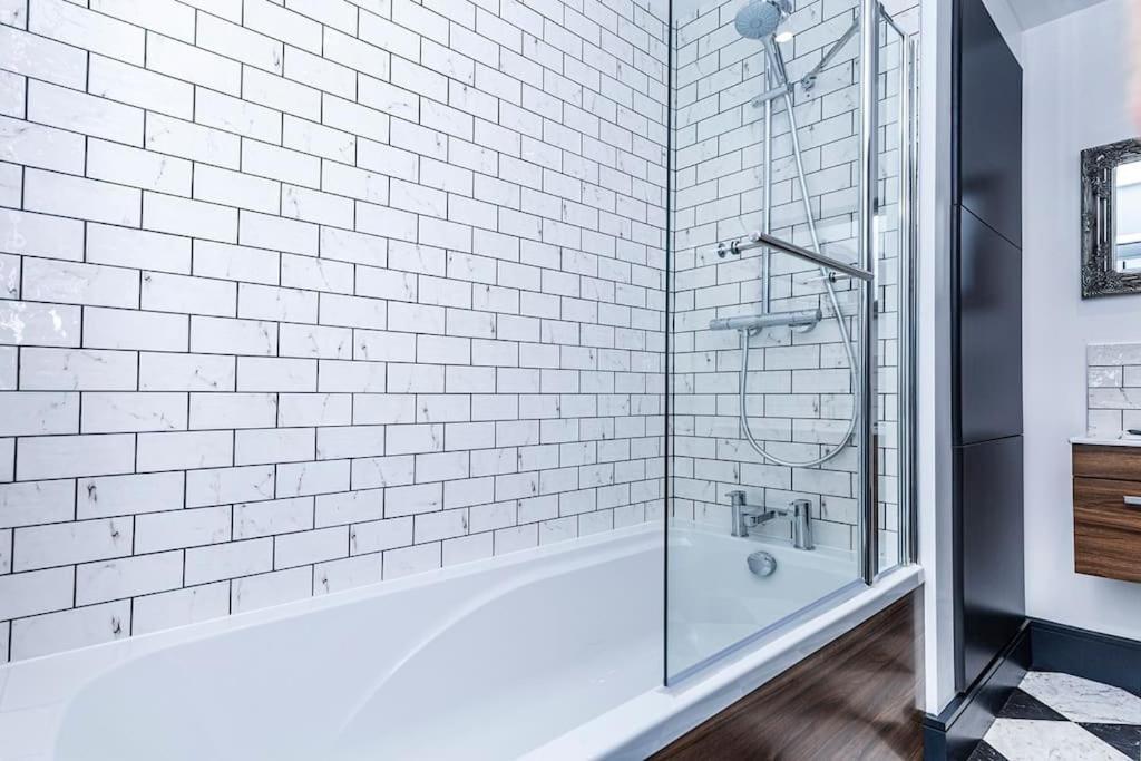 Bootique House - Luxury Group Accommodation In 웨이크필드 외부 사진