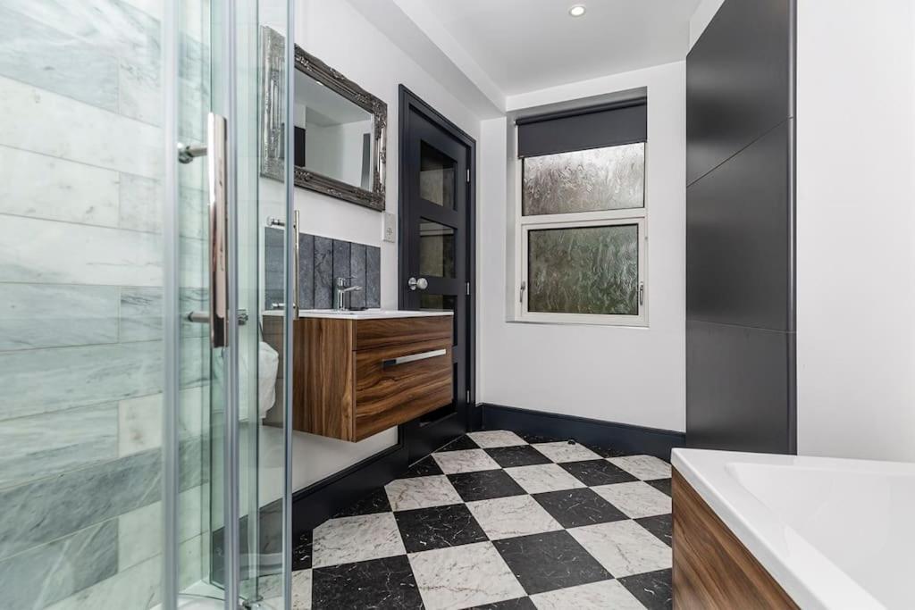 Bootique House - Luxury Group Accommodation In 웨이크필드 외부 사진