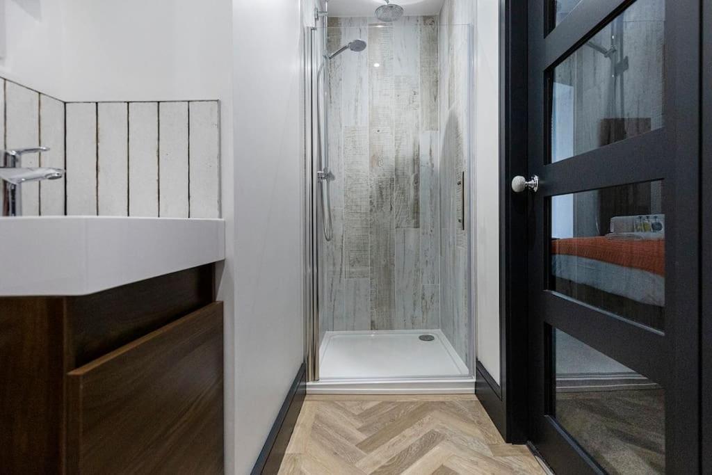 Bootique House - Luxury Group Accommodation In 웨이크필드 외부 사진